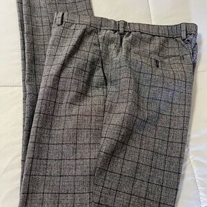 Express Charcoal Checkered Dress pant. Short style ankles show size 32x32 x slim